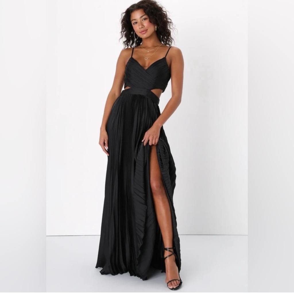 Lulu's Black Pleated Maxi Got The Glam